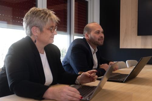 Bureau moderne de l'agence ORPI Richard pour rencontrer les clients